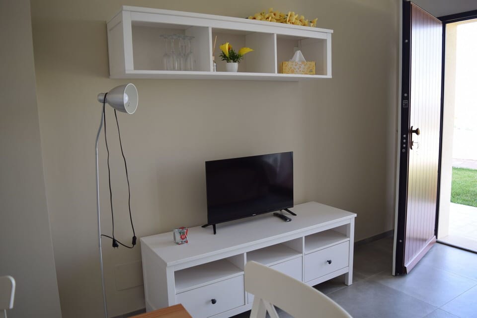 Autumn, Kitchen, Living Room, Spring, Summer
