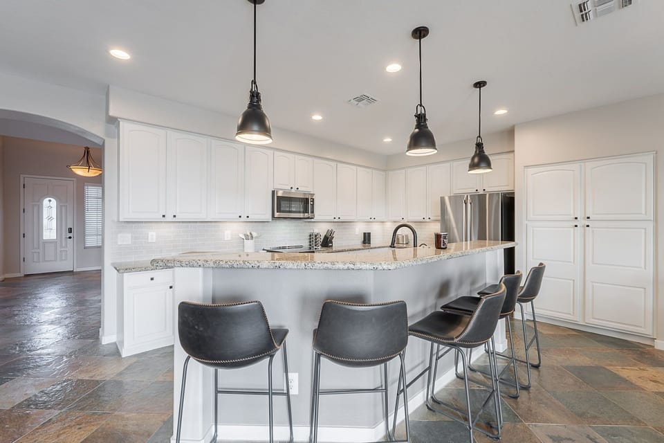 Wetbar, Kitchen 