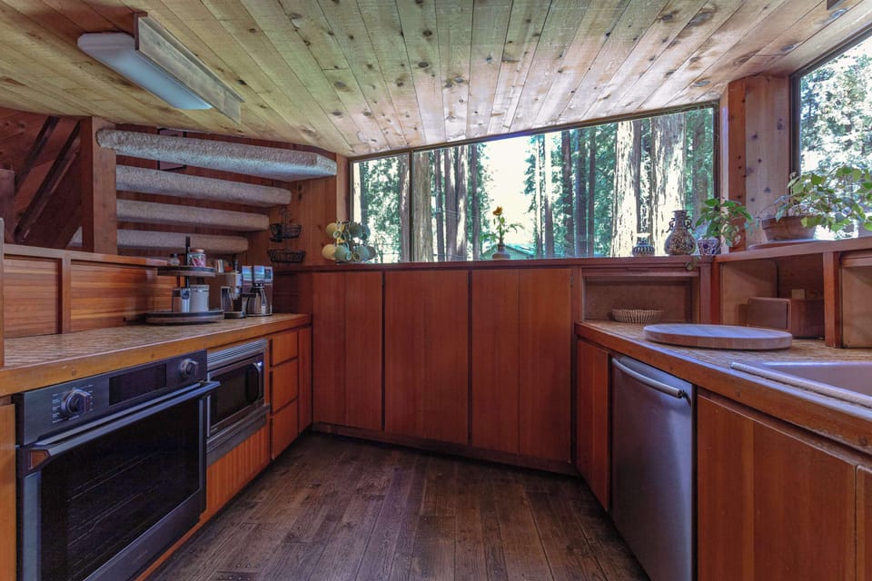 A stunning Mid-Century Modern kitchen.
