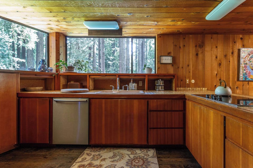 A stunning Mid-Century Modern kitchen.