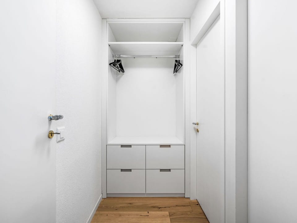 Flooring, Wood, Interior Design, Floor, Ceiling, Room, Door, Apartment, Closet