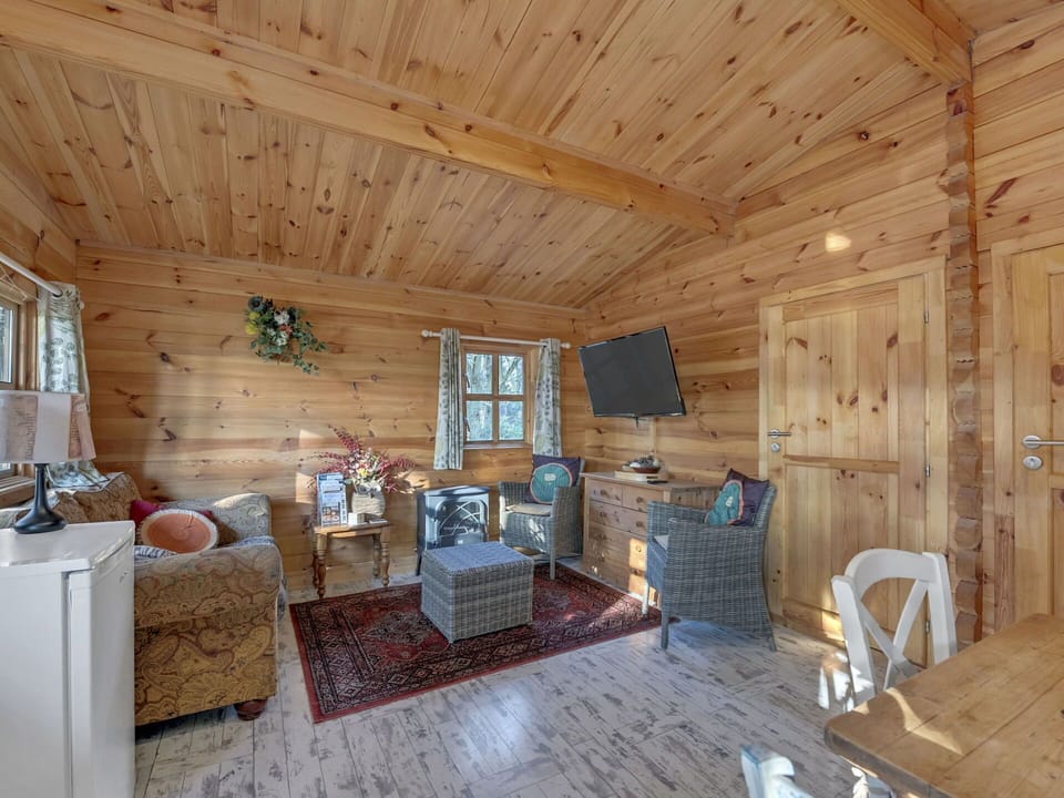 Furniture, Wood, Interior Design, Ceiling, Room, Flooring, Home, Floor, Cottage, Lighting