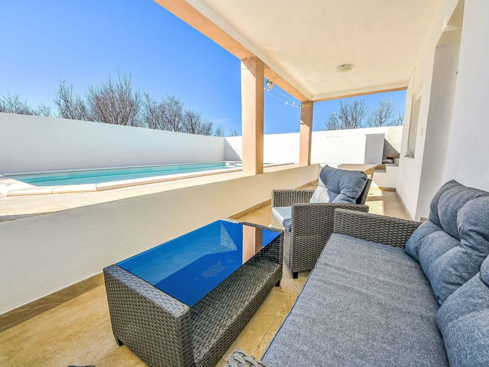 Flooring, Floor, Swimming Pool, Tile, Hotel, Penthouse Apartment, Balcony