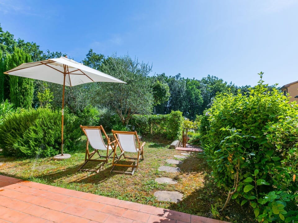 Garden, Shrub, Groundcover, Lawn, Shade, Outdoor Furniture, Landscaping, Yard, Backyard, Chair