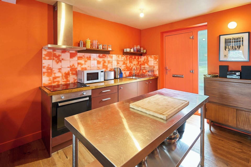 Apartment 1, Lewes Road, Newhaven - Host & Stay
