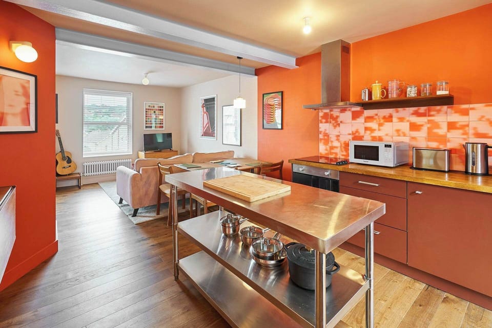 Apartment 1, Lewes Road, Newhaven - Host & Stay