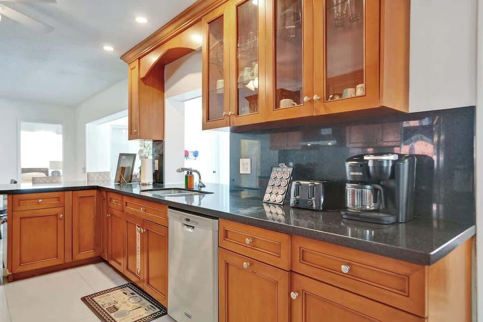 ☕ Coffee lovers rejoice! Keurig machine, toaster, and full kitchen setup ready for your stay. | Airbnb breakfast-friendly space.