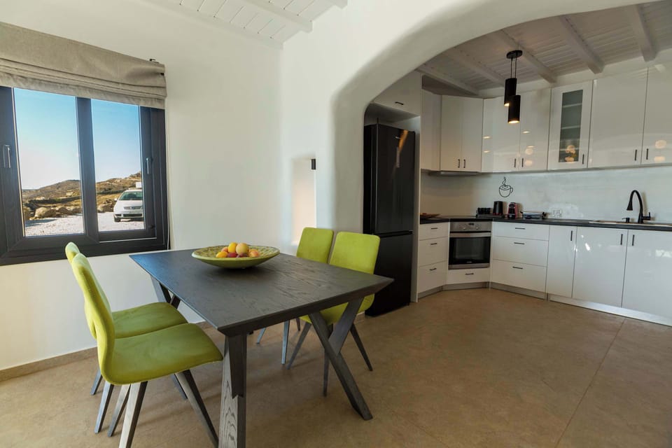 Bright kitchen & dining – Fully equipped and ready for every meal