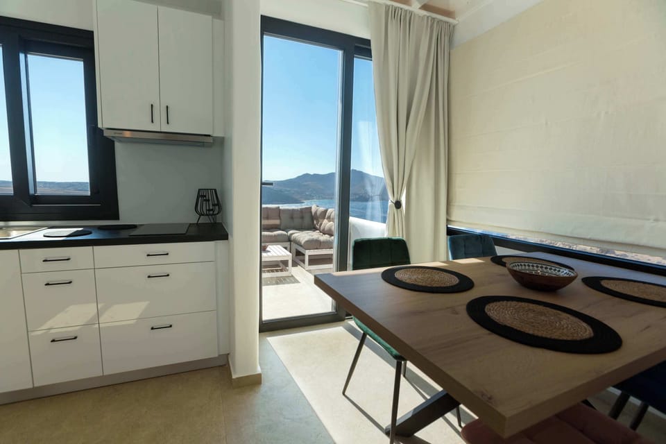 Indoor dining nook – Casual meals with a side of sunshine