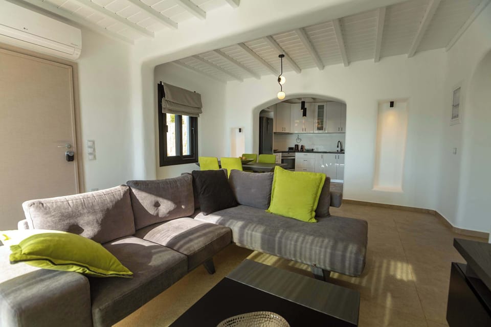 Comfortable living room – Plush sofas and natural light all around