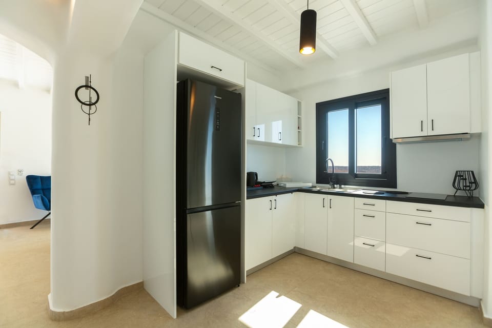 Well-lit cooking space – Practical and elegant with sea views