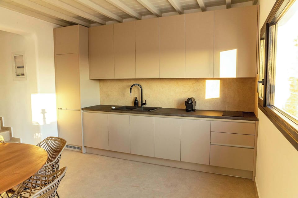 Fully equipped modern kitchen ready for any recipe.