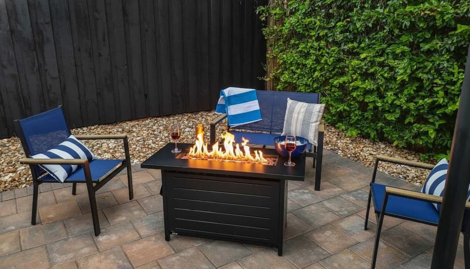 Unwind outdoors with a glowing fire, plush seating, and room for friends to gather. The perfect way to spend a Florida evening. 

#MiamiAirbnb #TravelFlorida #AIrbnbBackyardRetreat #TopFortLauderdaleAirbnb #Familyairbnb #Guestfavorite