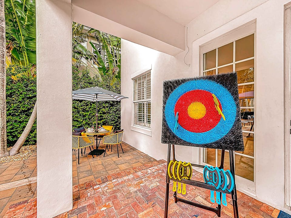 Add a playful twist to your stay with foam axe throwing in the backyard! Safe, fun, and perfect for friendly competitions right at the house. Relax, laugh, and make memories outdoors. #VacationFun #BackyardGames #AirbnbExperience #FamilyTravel