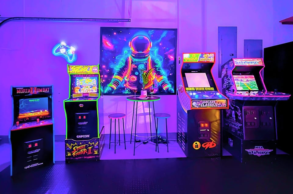 Beat the heat with some epic games! Games room with 4 arcades, Ping Pong table, basketball, 2 bean bag chairs, and 2 bistro tables. Inside is a fooseball table and pool table.


#MiamiAirbnb #AIrbnbBackyardRetreat #TopFortLauderdaleairbnb