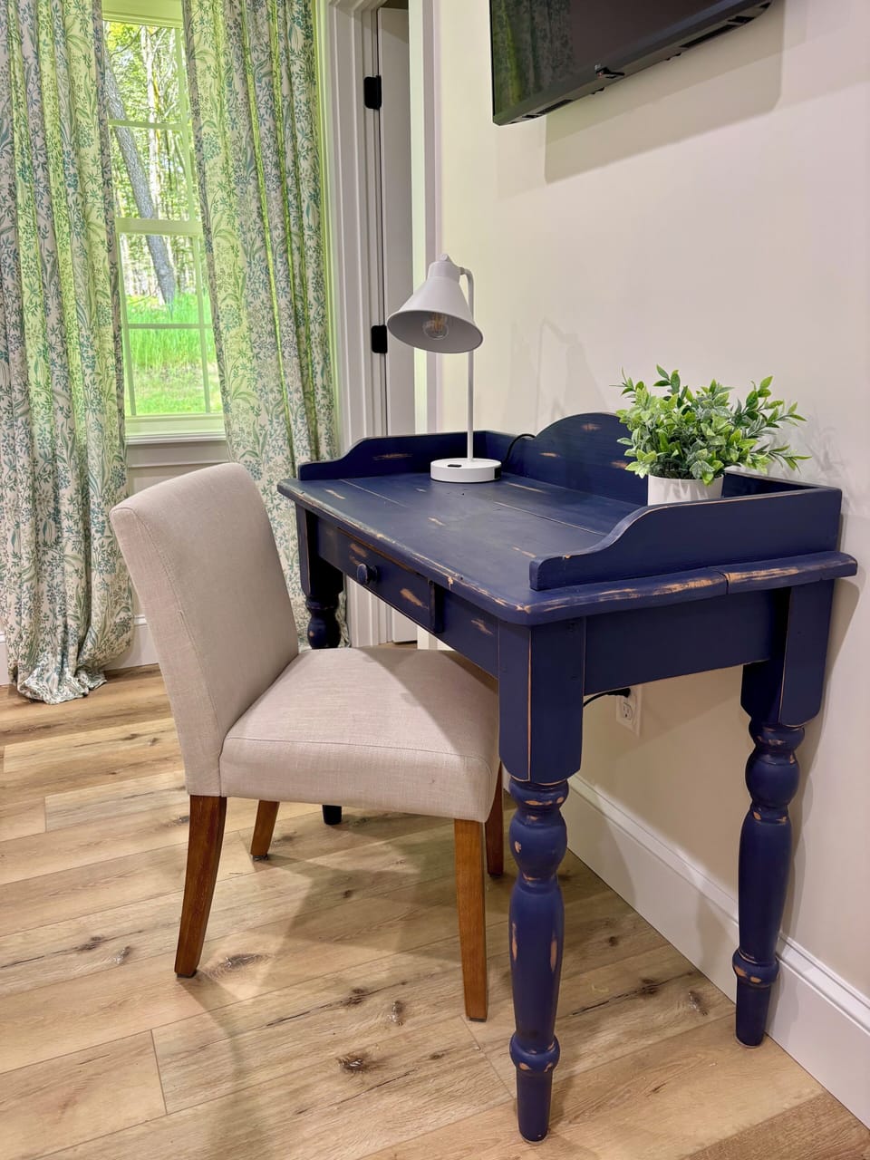 Work area with a touch lamp and usb port.