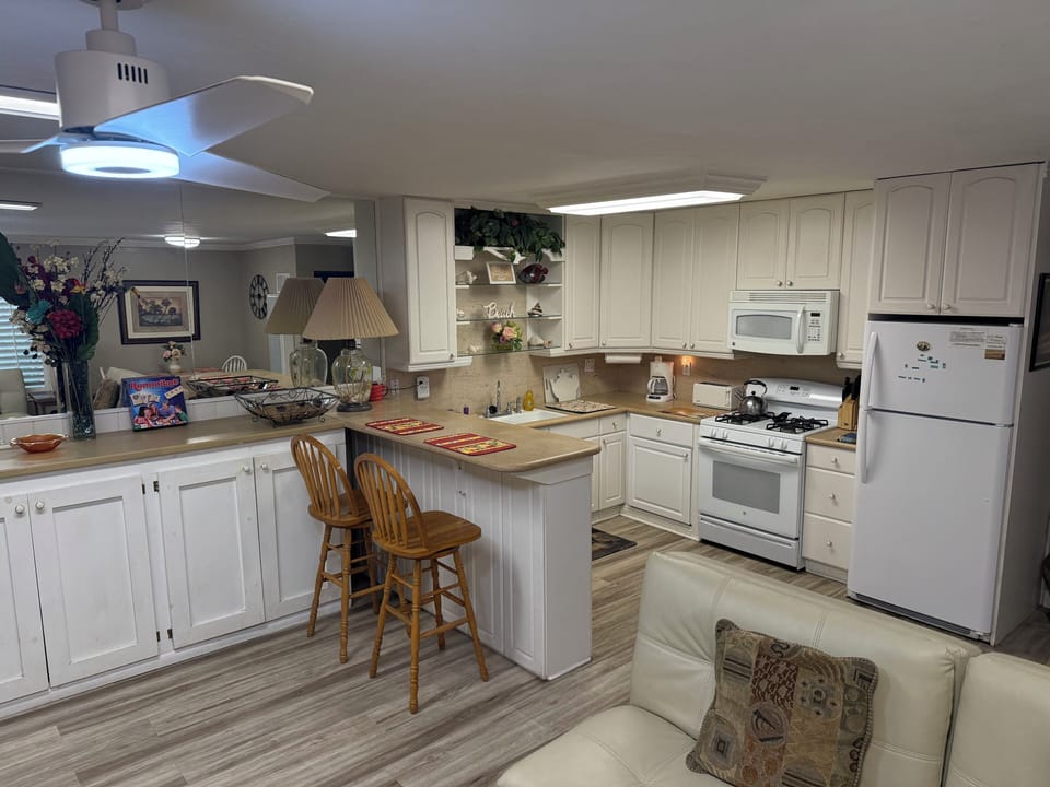 Full kitchen with mirrored wall