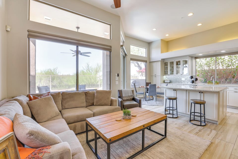 Open Interior | Gas Fireplace | Smart TV | Free WiFi