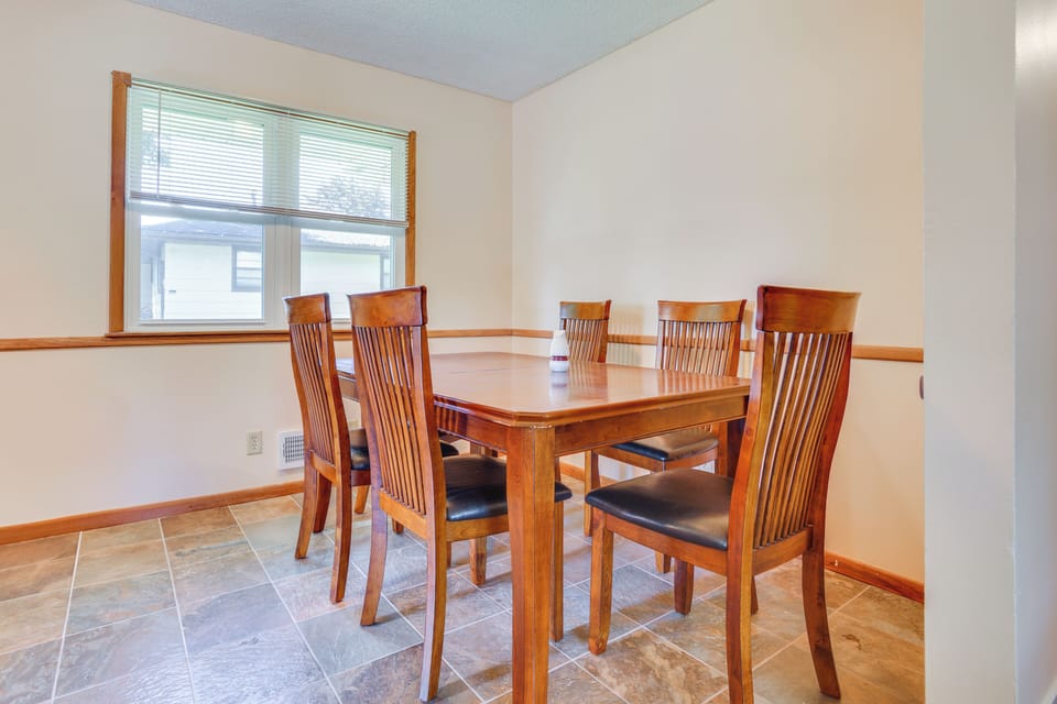 Dining Area | Dishware & Flatware | Main Level