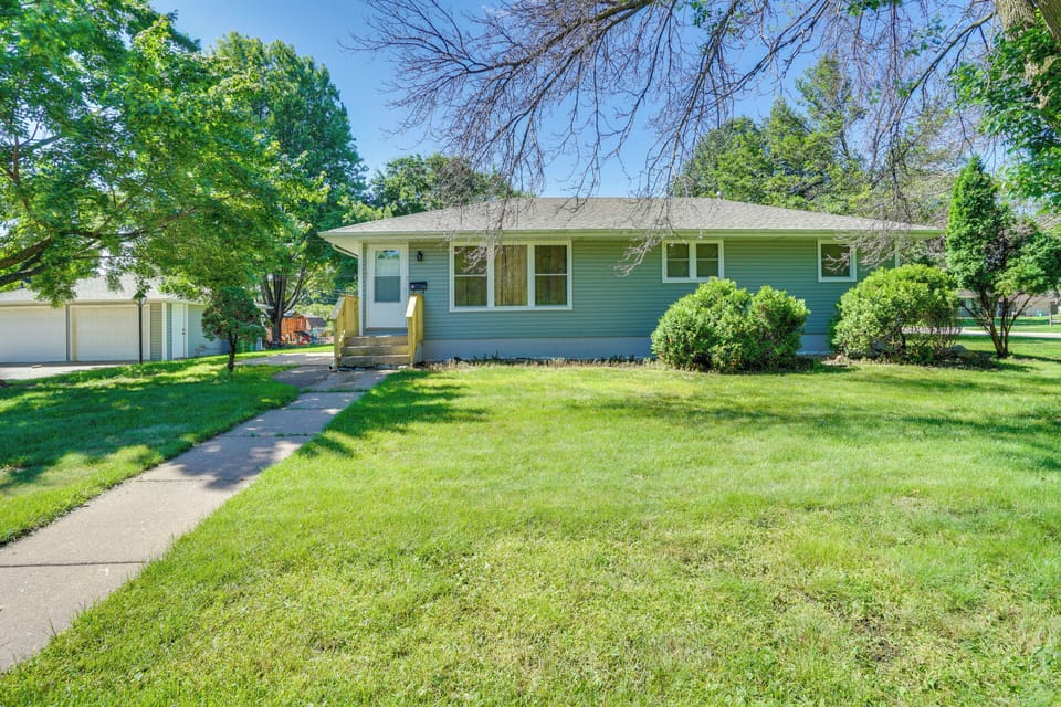 Minneapolis Vacation Rental | 4BR | 2BA | 1,650 Sq Ft | 4 Steps to Enter