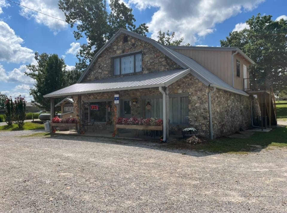 db1eec25-4c42-4a4f-bbaa-cc141b405e9e