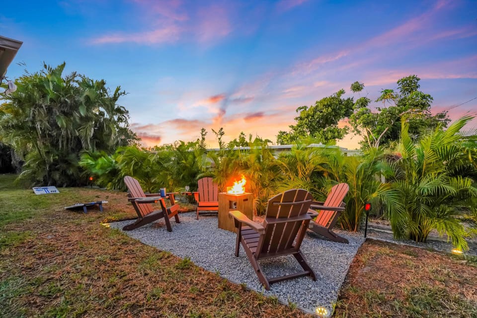 Evenings made for magic — gather by the firepit & watch the sunset sky. 