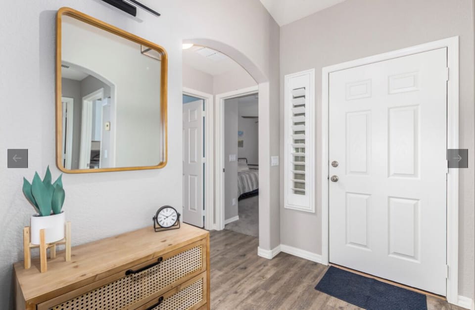 Entry way 