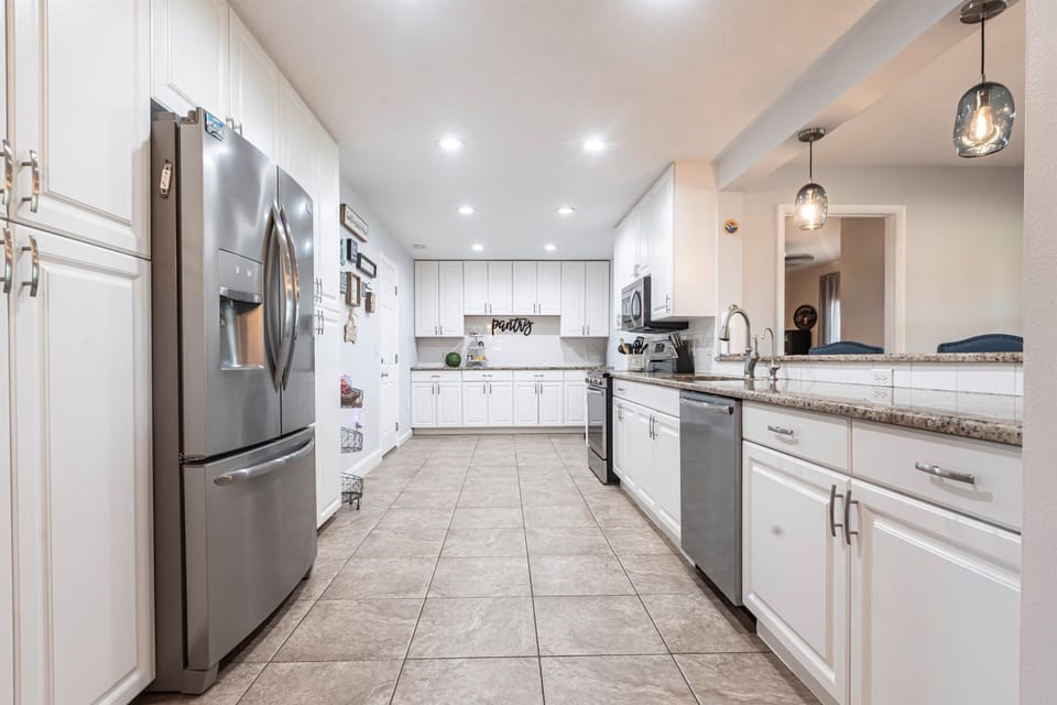 Large kitchen to prepare your favorite meals.