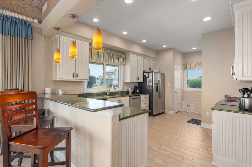DK290: Point of View | ML Kitchen Area - Island Seating for 3