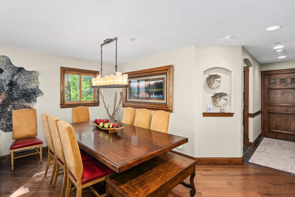 Seating for up to 10 people