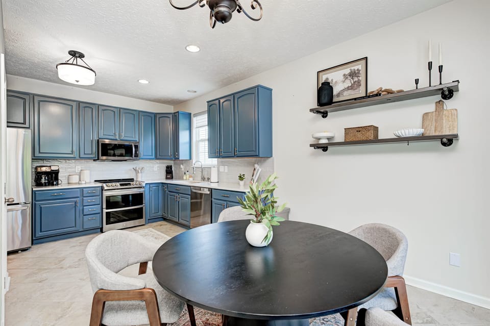 Dining Room & Kitchen
