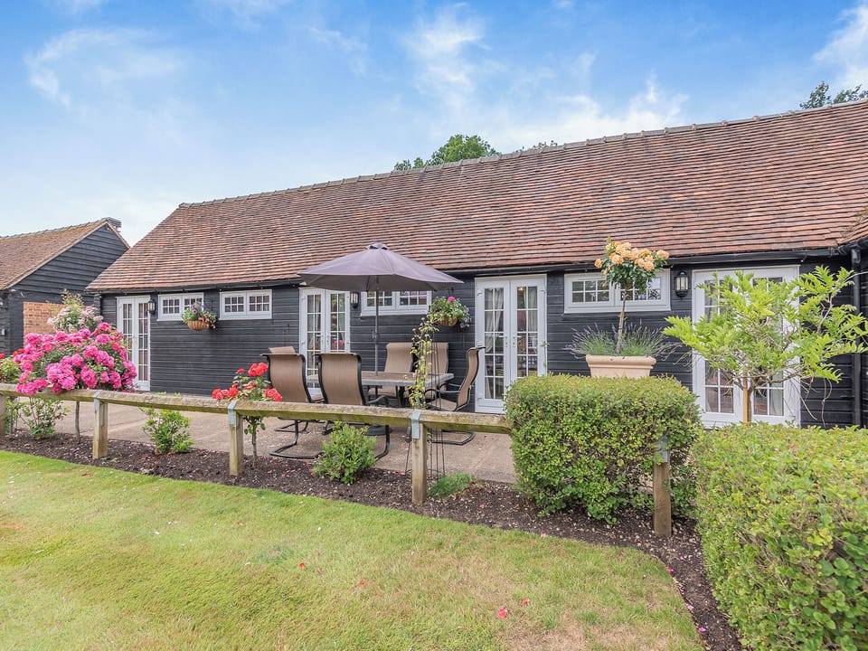 Exterior | Weston Cottage - Whitmoor Farm, Woking, near Guildford