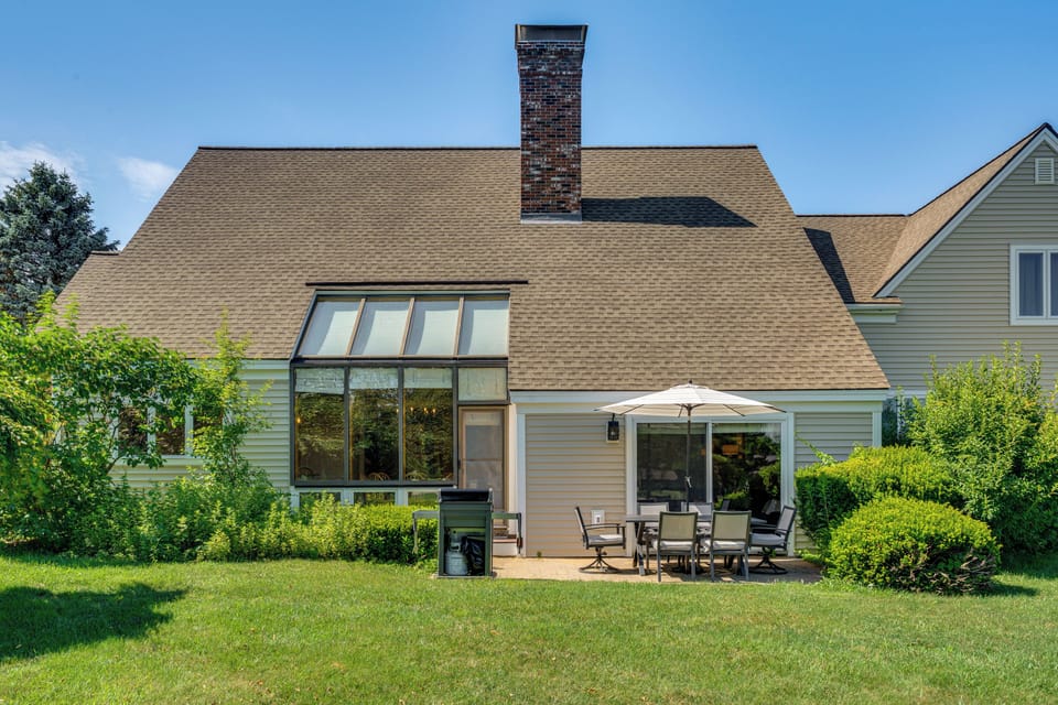 Laconia Vacation Rental | 3BR | 3BA | 2,600 Sq Ft | Stairs Required