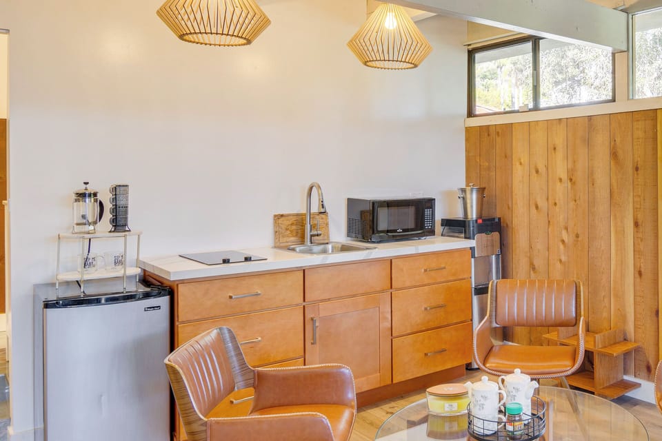 Kitchenette | Cooking Basics Supplied