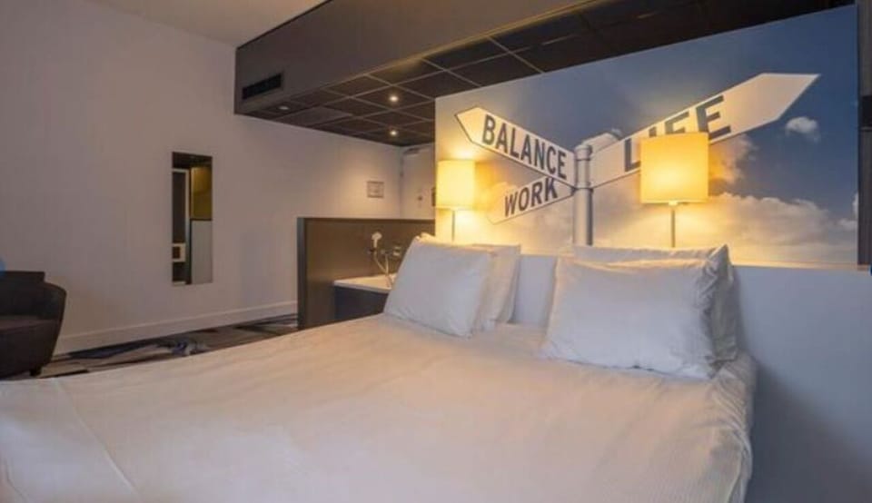 Unit with 1 King Bed