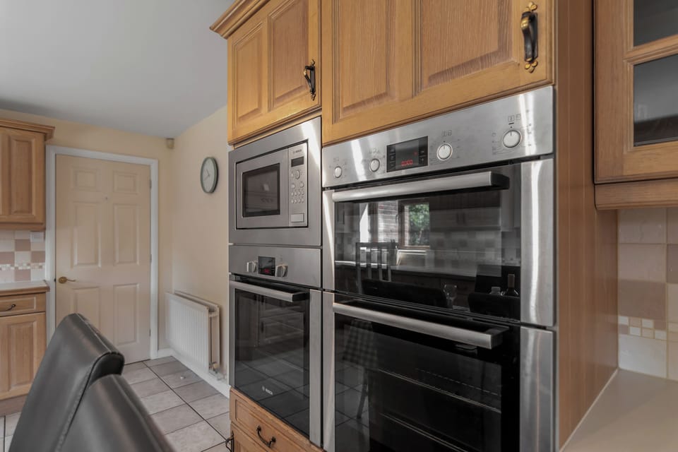 Built-in oven 