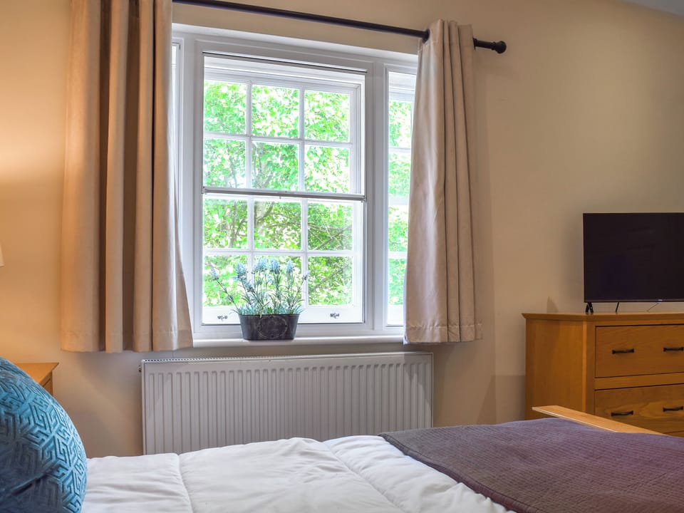 Double bedroom | The Coach House Flat 1 - The Coach House, Tetsworth, near Oxford