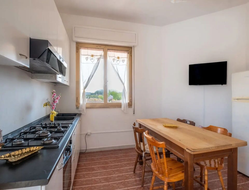 Autumn, Kitchen, Living Room, Spring, Summer