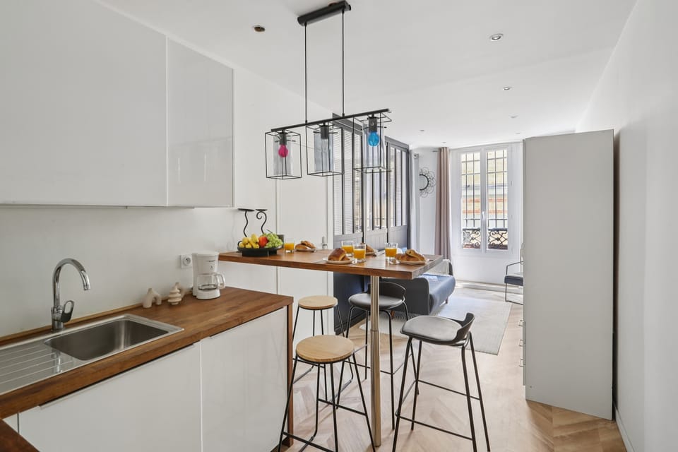 The kitchen is fully equipped to prepare a simple meal