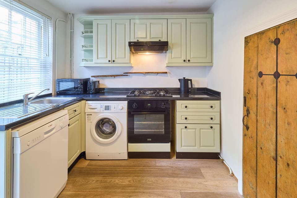 The Stone Cottage, Hythe - Host & Stay