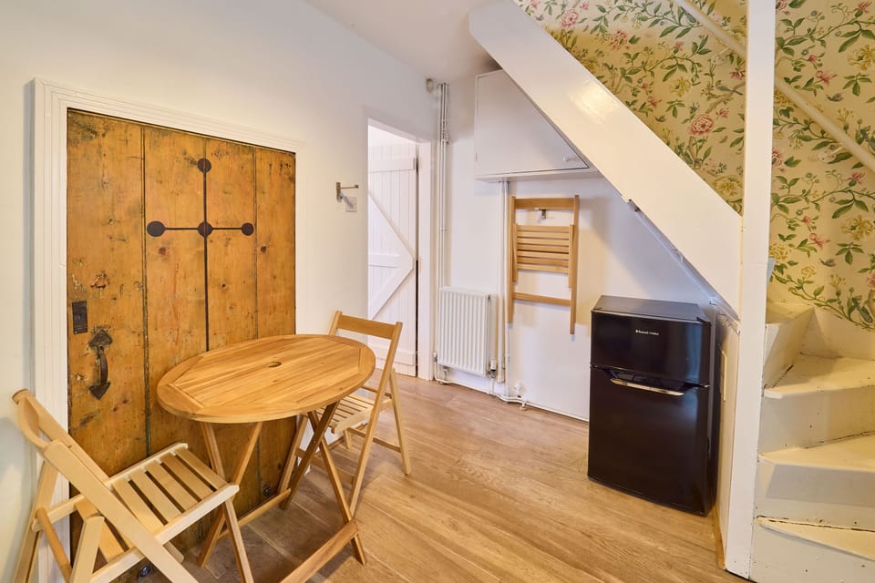 The Stone Cottage, Hythe - Host & Stay