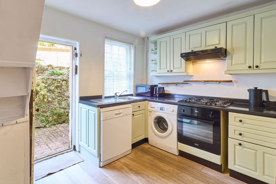The Stone Cottage, Hythe - Host & Stay