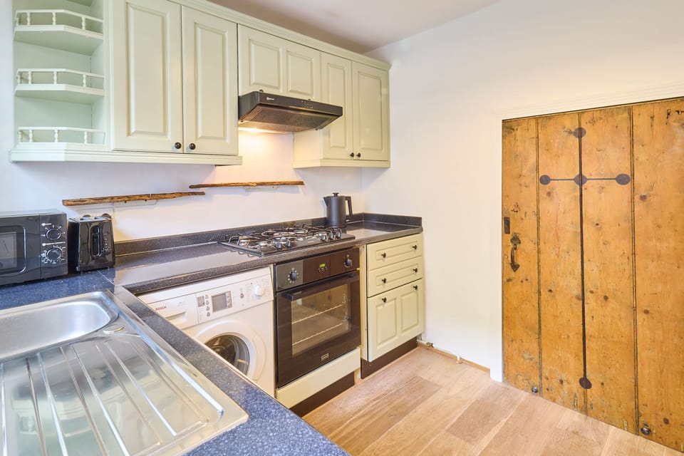 The Stone Cottage, Hythe - Host & Stay