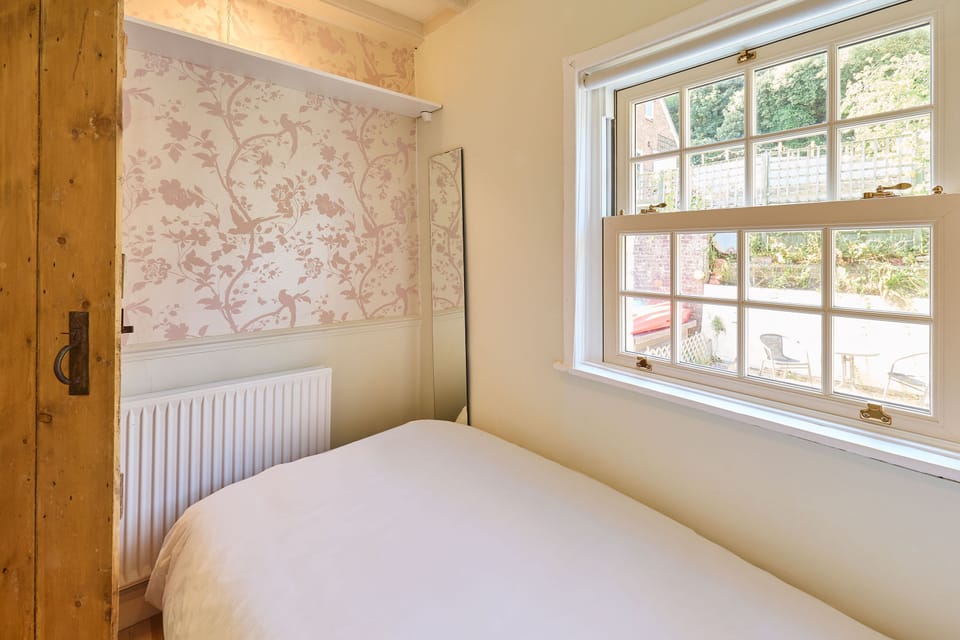 The Stone Cottage, Hythe - Host & Stay