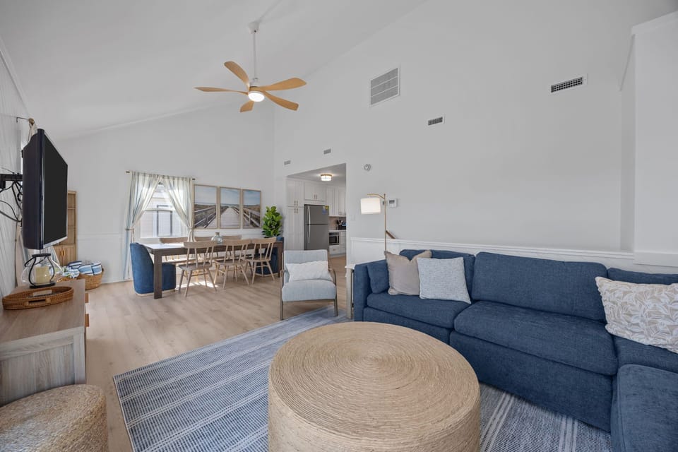 Bright top-floor open-concept layout with living room, dining space, and kitchen.