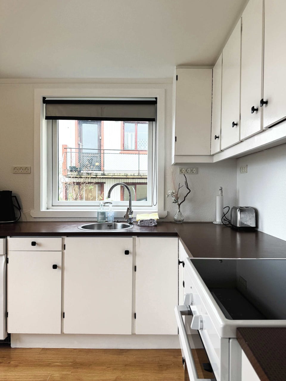 The kitchen is fully equipped and open, offering everything you need to prepare meals during your stay.