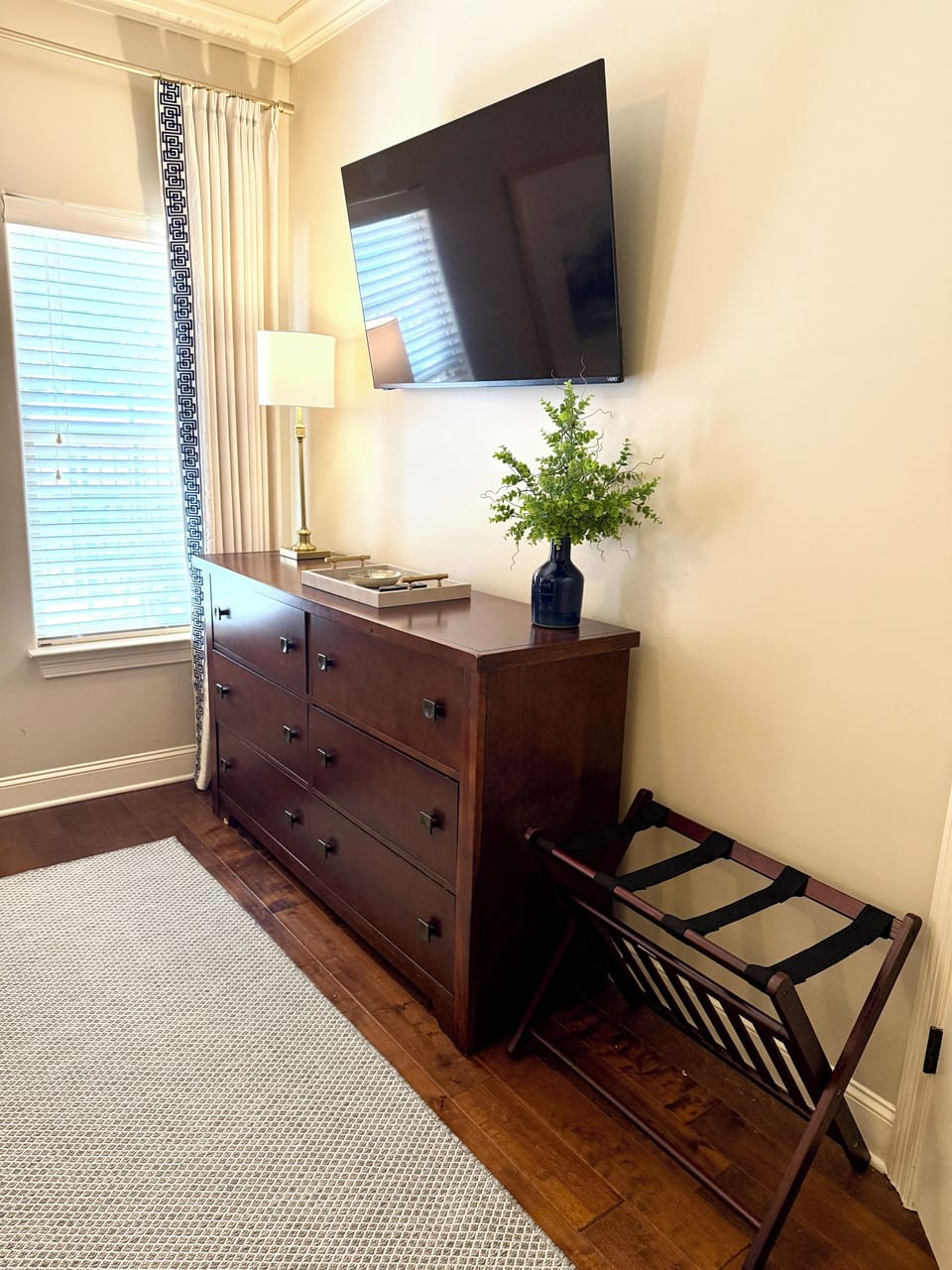 Luggage racks provided in all 3 Bedrooms