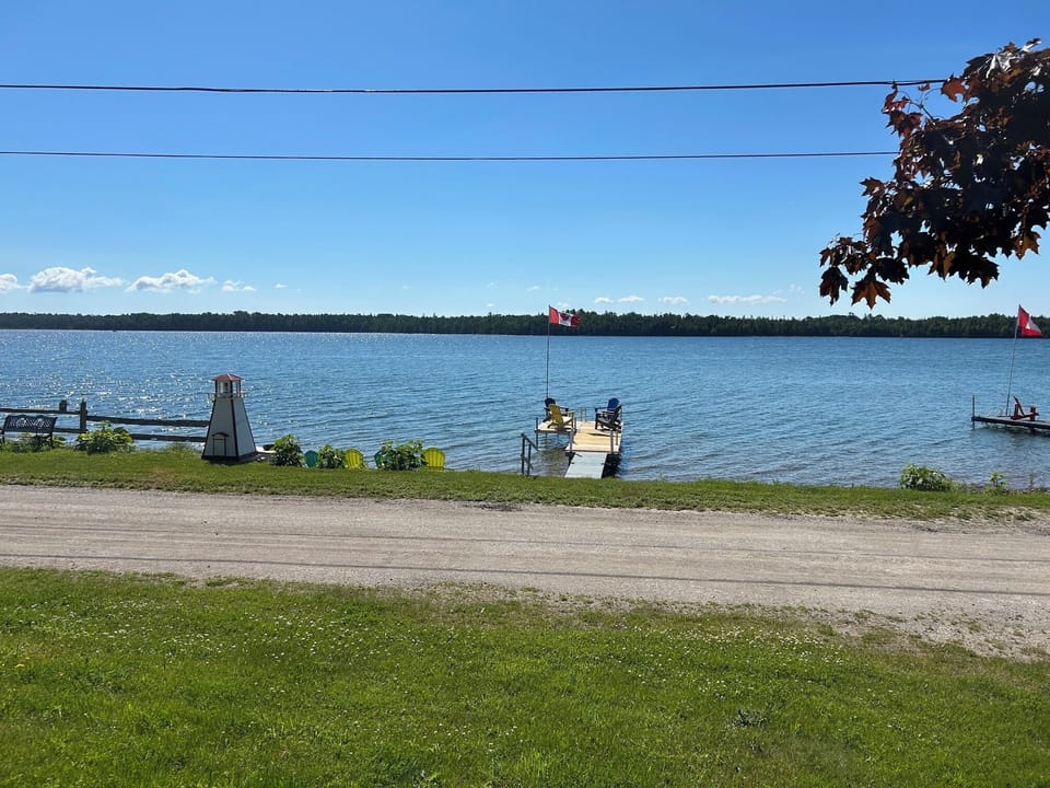 Beautiful unobstructed view! Very quiet dead end road to access 3 cottages.