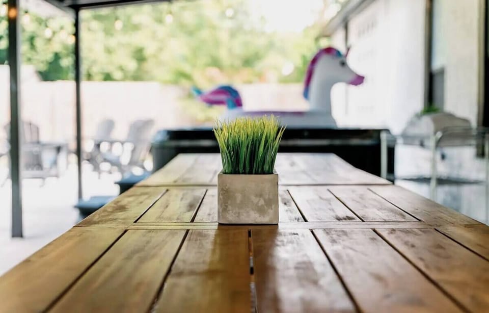 Outdoor dining