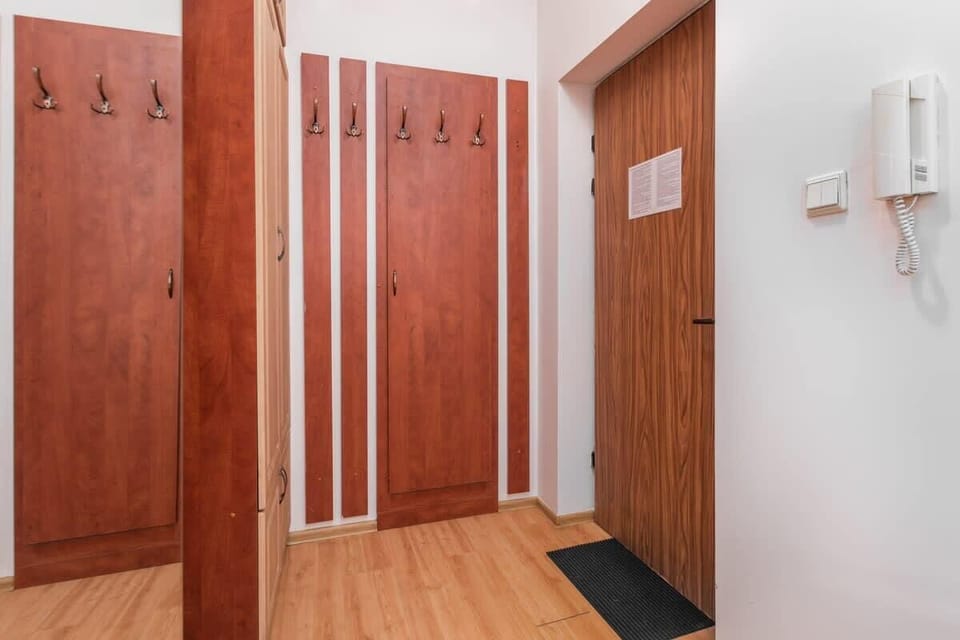 Spacious wardrobe with plenty of storage space. 